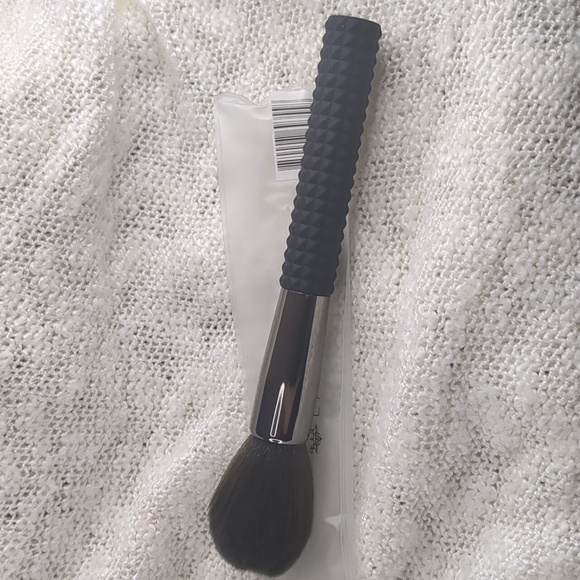 LARUCE Beauty TAPERED FACE Brush LR360, One Brush w/Sleeve Shield - Picture 5 of 10